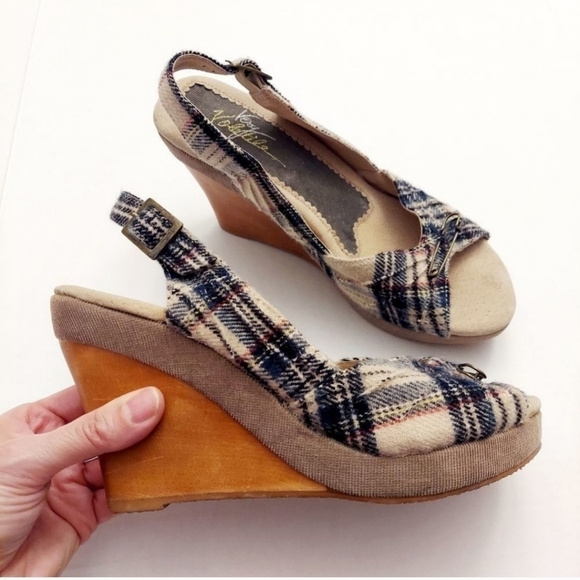 VERY VOLATILE Wooden Wedged Platform Slingback Open-Toe Sandals - Picture 1 of 14